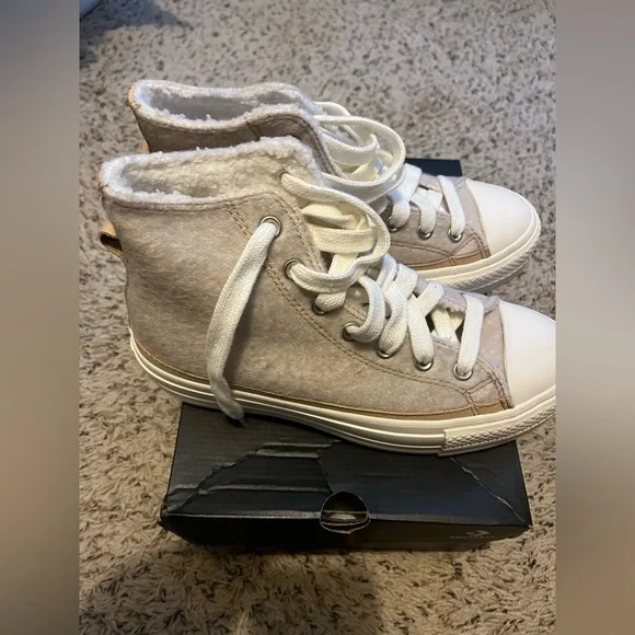 Platform converse. Only worn once. Good condition - Picture 2 of 4
